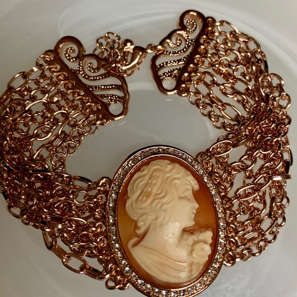 AMEDEO CORNELIAN CAMEO 8 STRAND CHAIN BRACELET NEW